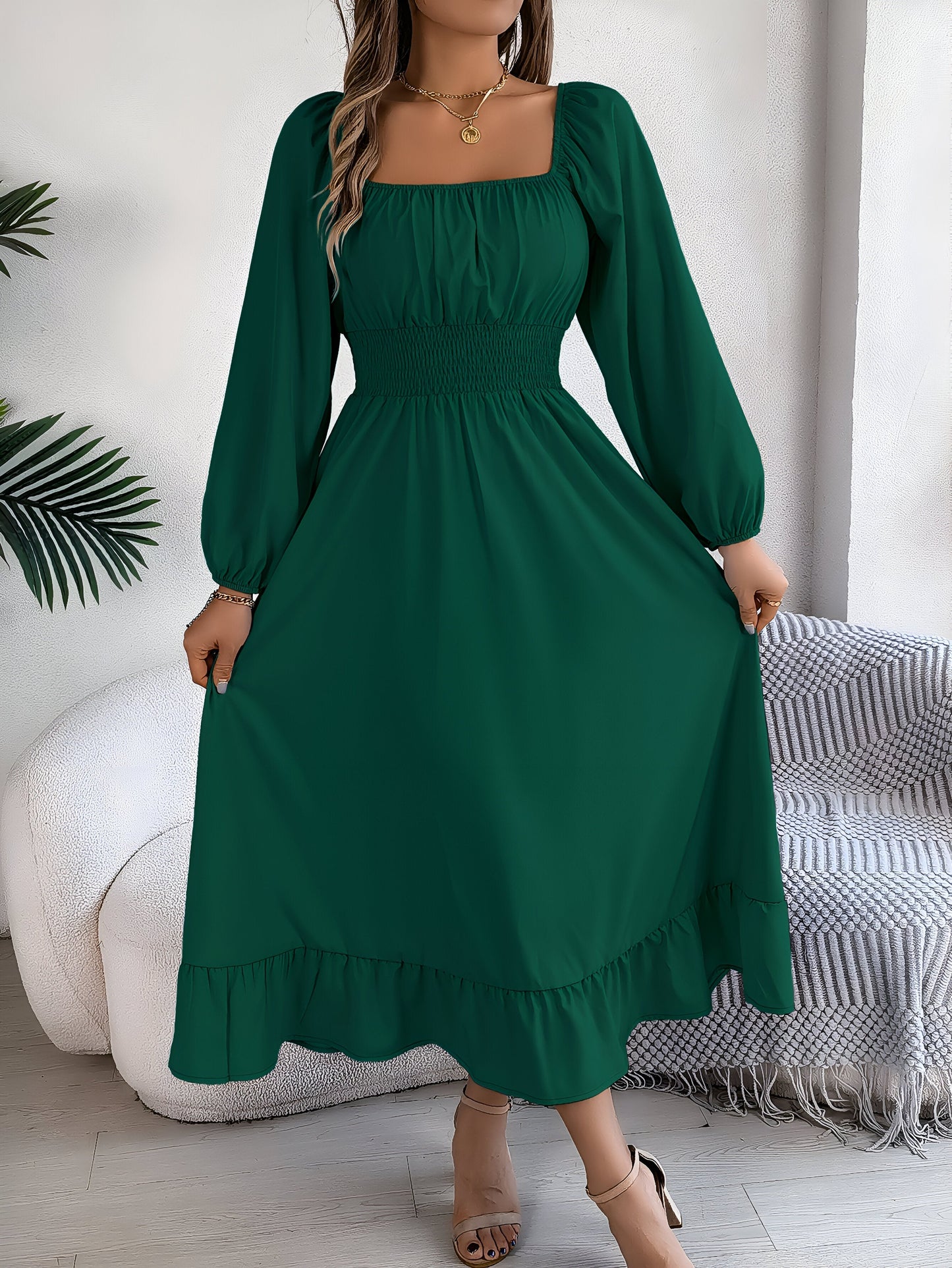 Robe femme élégante en bleu foncé à manches longues