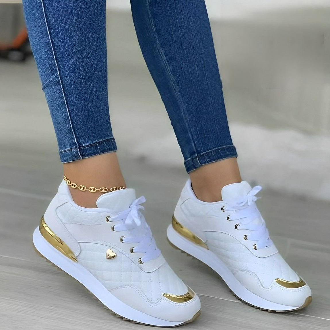Baskets Femmes Or et Blanc avec Détails Brodés
