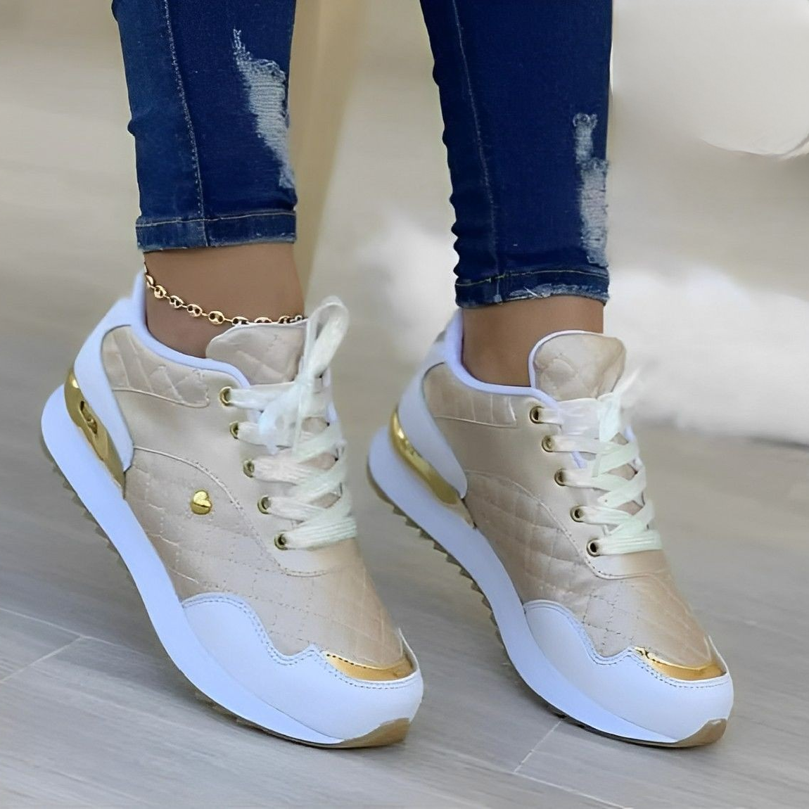 Baskets Femmes Or et Blanc avec Détails Brodés - LuxeStyle