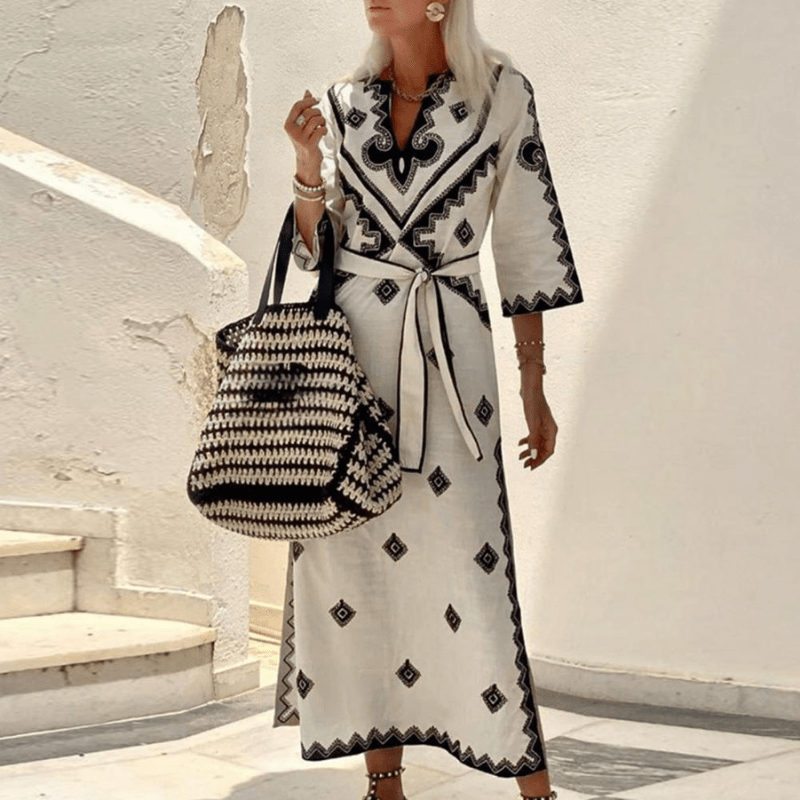 Robe Longue Féminine Brodée Élégante pour Femme