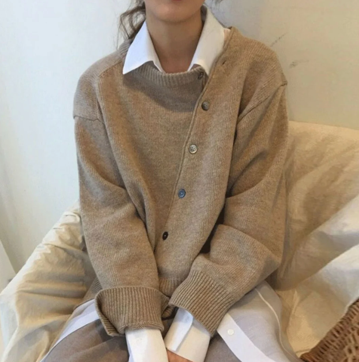 Pull Femme Élégant Col Chemisier Blanc - LuxeStyle