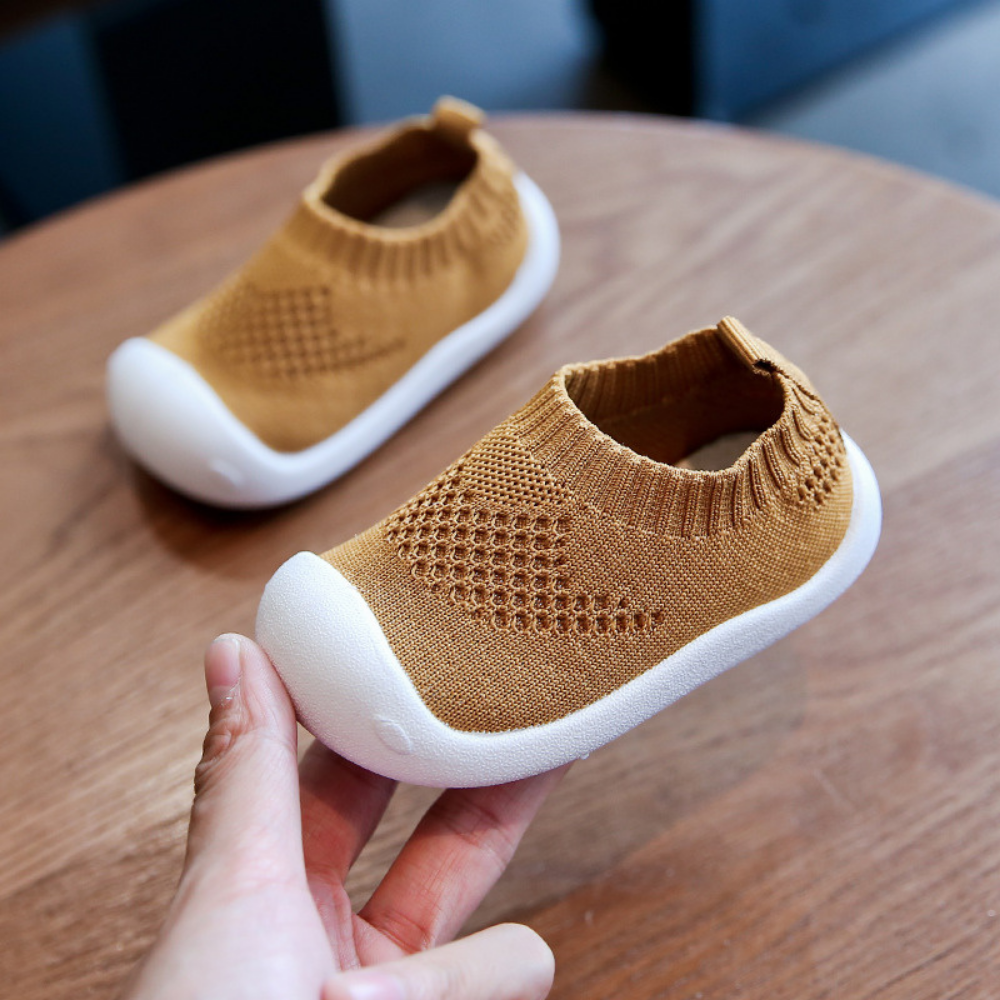 Chaussures Bébé Douces en Laine Brun clair avec Semelle Crème - LuxeStyle