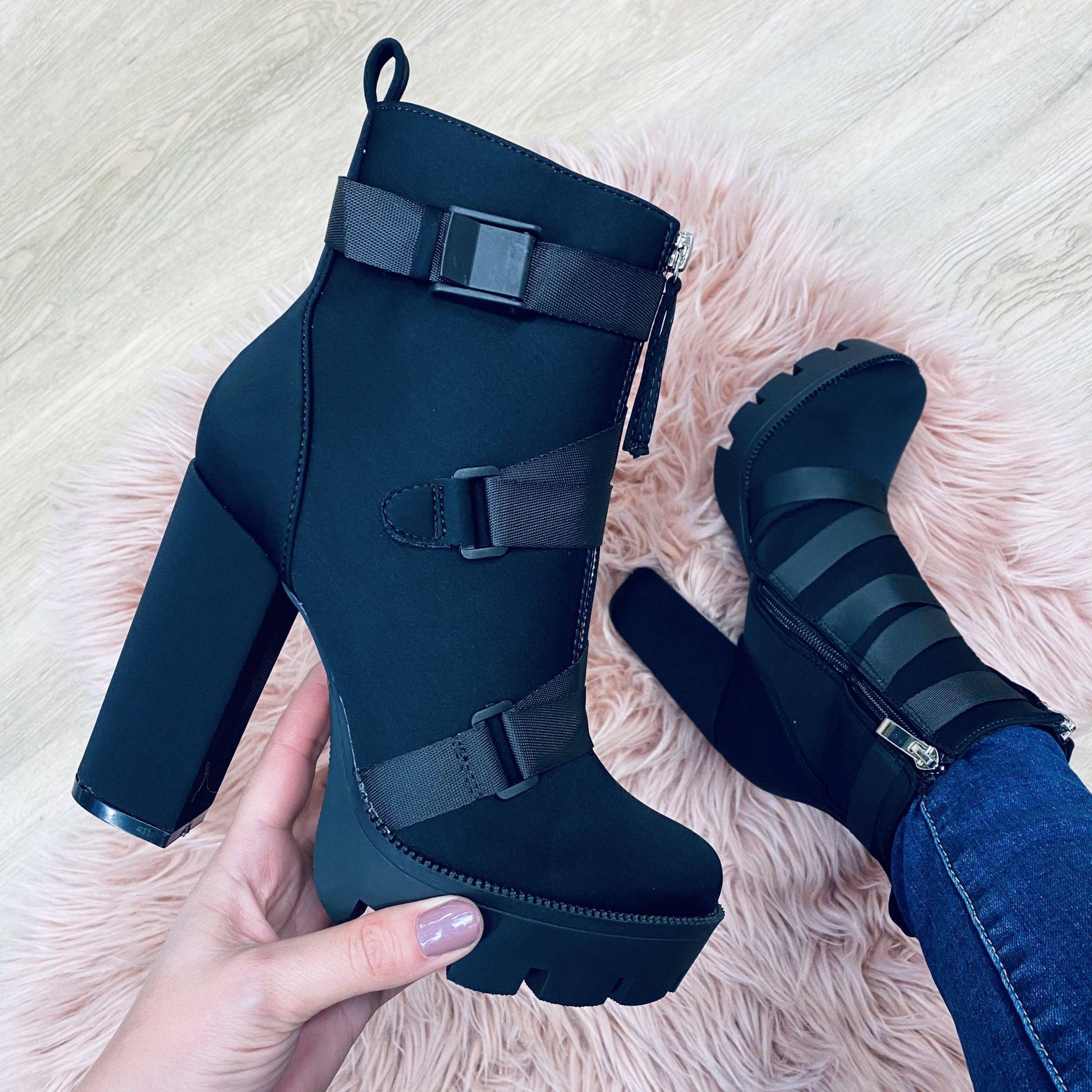 Bottines Noires Élégantes à Talons avec Fermetures Métalliques - LuxeStyle