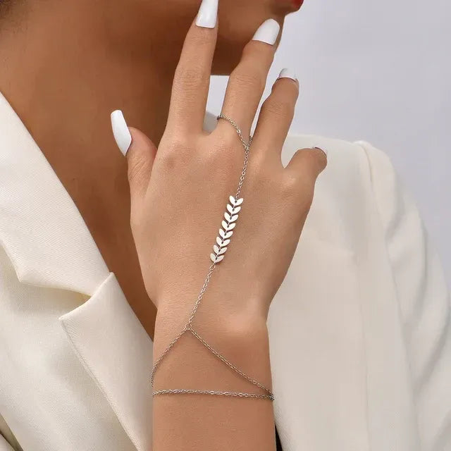 Bijoux Élégants pour Femme - Chaînes et Bracelet en Métal Precieux