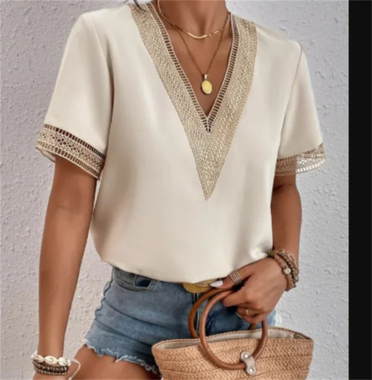 Blouse Féminine Châtain à Manches Courtes avec Broderies Délicates - LuxeStyle