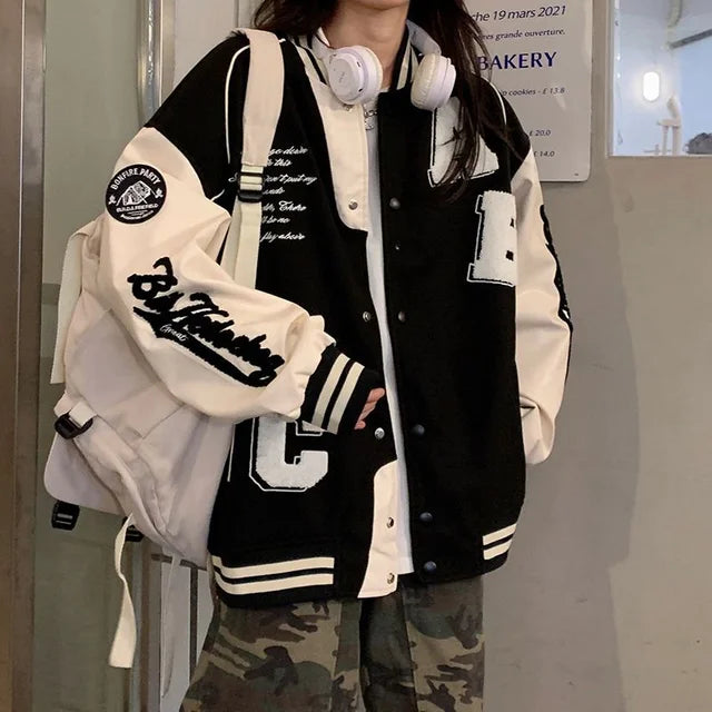 Veste Sport Chic Noir et Blanc Brodée Féminine - LuxeStyle