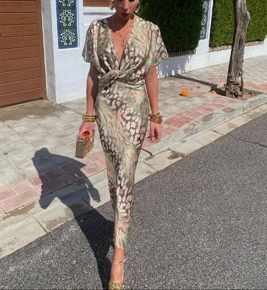 Robe Femme Élégante au Décolleté en V et Détails Raffinés - LuxeStyle