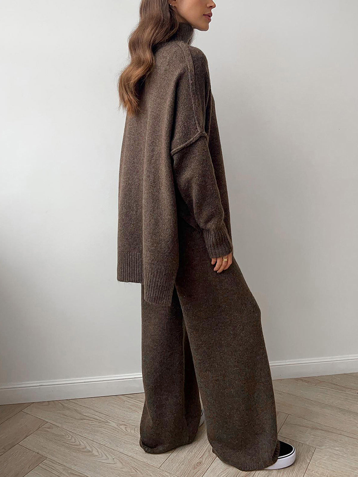 Ensemble Détente Femme en Maille – Tenue Confort avec Col Roulé & Pantalon Élégant