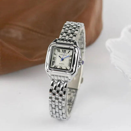 Montre Femme Élégante Carrée Chiffres Romains - LuxeStyle