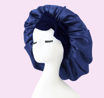 Chapeau satiné noir élégant pour femme
