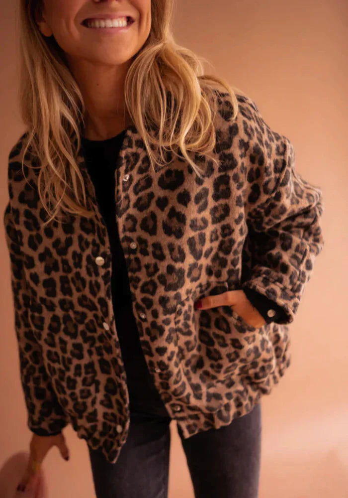 Veste Léopard Chic pour Femme - Modèle Élégant et Confortable - LuxeStyle