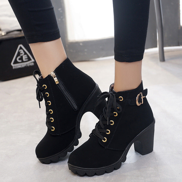 Bottines Femme Élégantes - Chaussures Martin Haut de Gamme avec Talon Bloc et Raccords Brillants