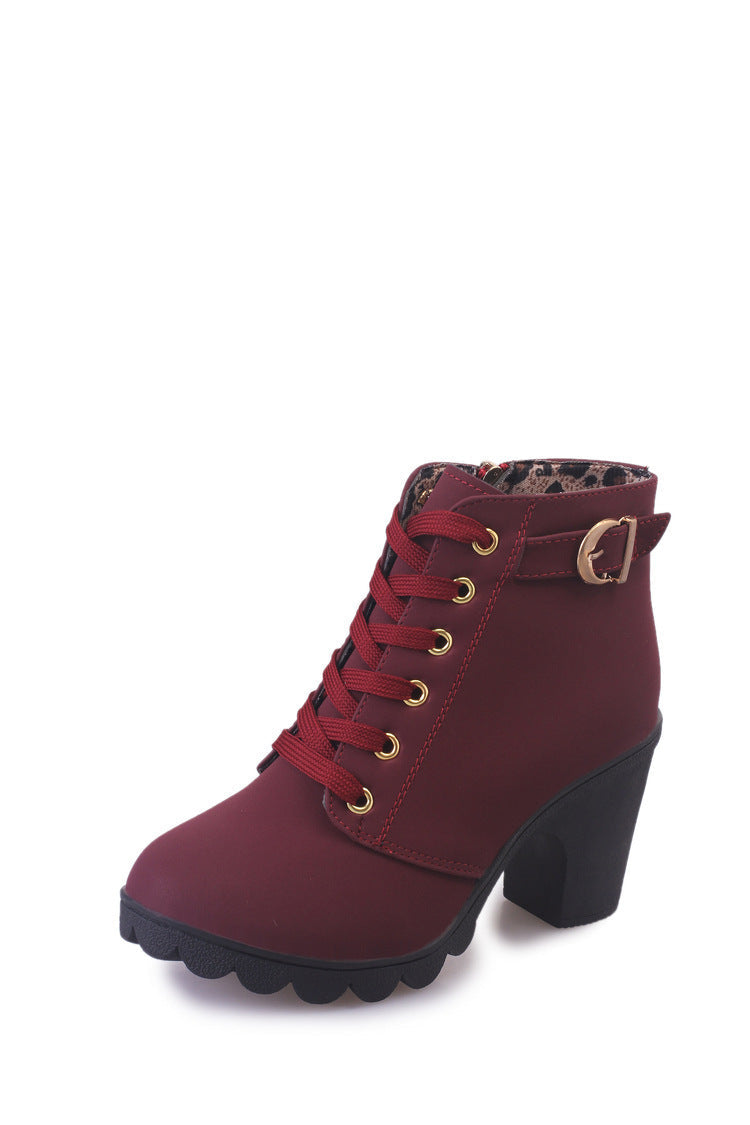Bottines Femme Élégantes - Chaussures Martin Haut de Gamme avec Talon Bloc et Raccords Brillants