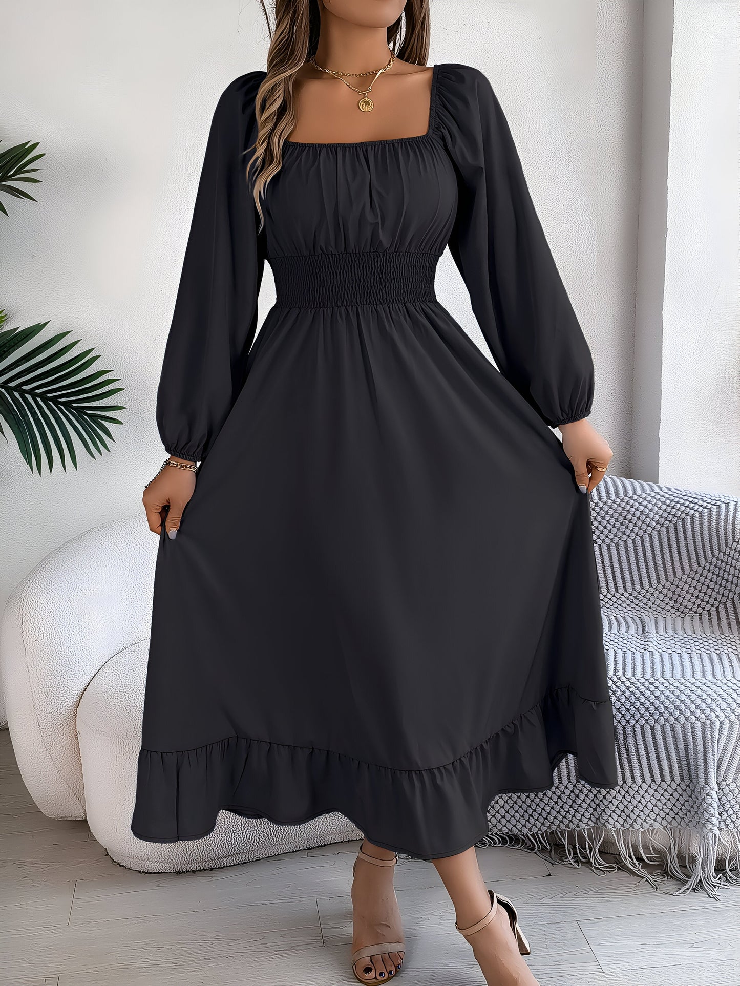 Robe femme élégante en bleu foncé à manches longues