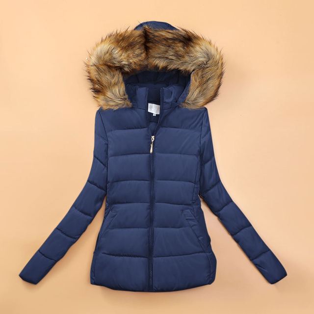 Veste Hivernale Douillette à Capuche pour Femme avec Col en Fausse Fourrure