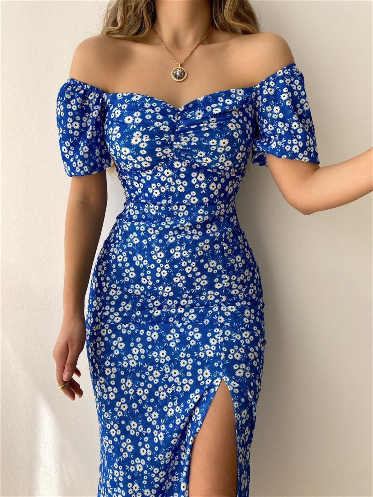 Robe Féminine Élégante à Manches Voilées pour Femmes - LuxeStyle