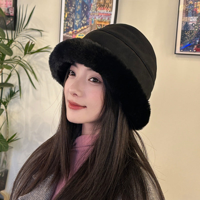 Chapeau Cloche Élégant Noir à Bordure Fourrée - LuxeStyle