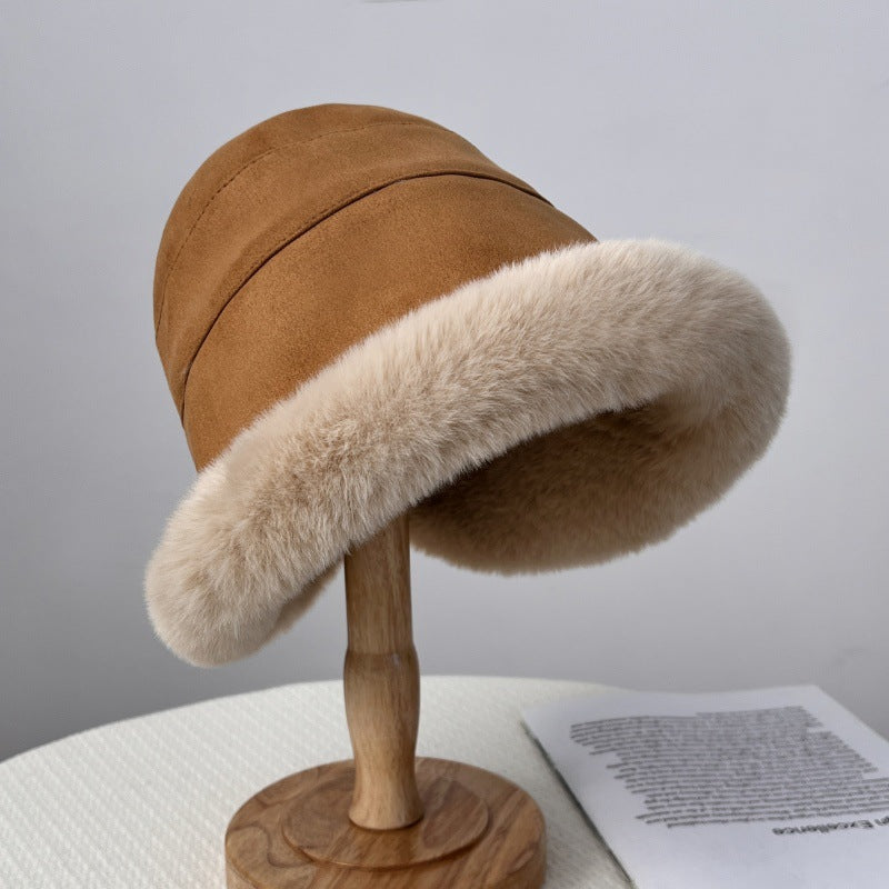 Chapeau Cloche Élégant Noir à Bordure Fourrée