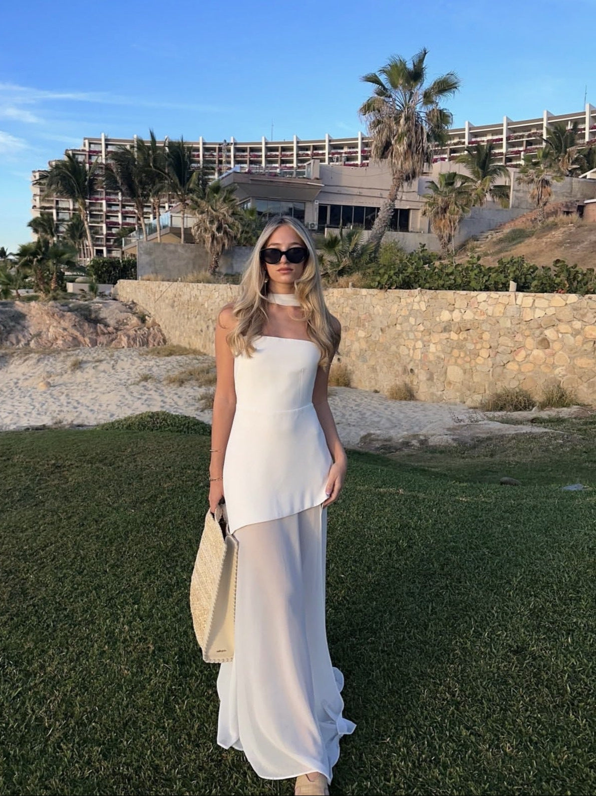 Robe de Soirée Féminine Longue – Robe Élégante en Chiffon pour Femme avec Décolleté et Fente sur le Côté