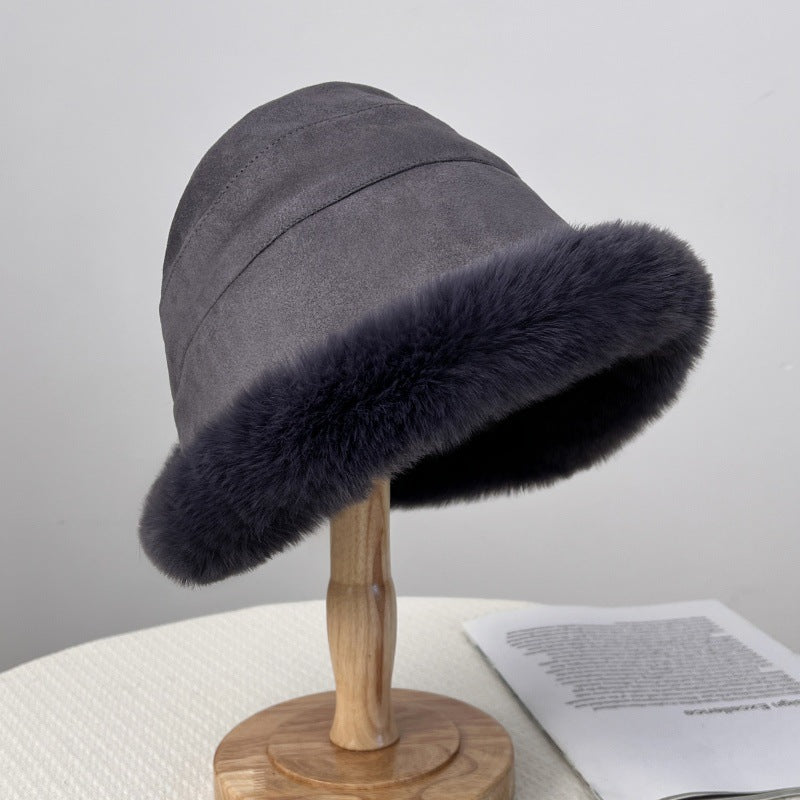Chapeau Cloche Élégant Noir à Bordure Fourrée