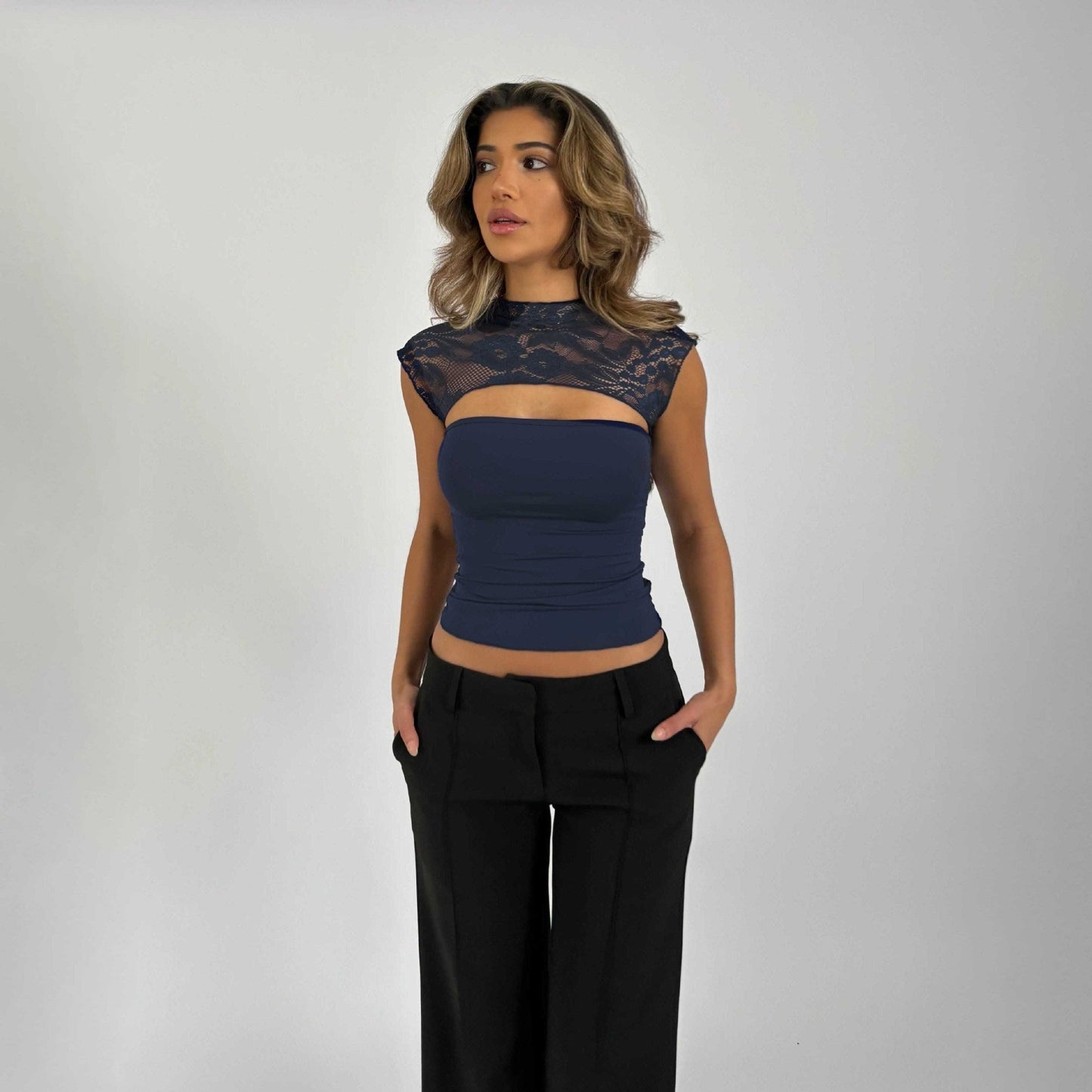 Blouse Été Femme – Top Ajusté Dentelle & Manches Courtes