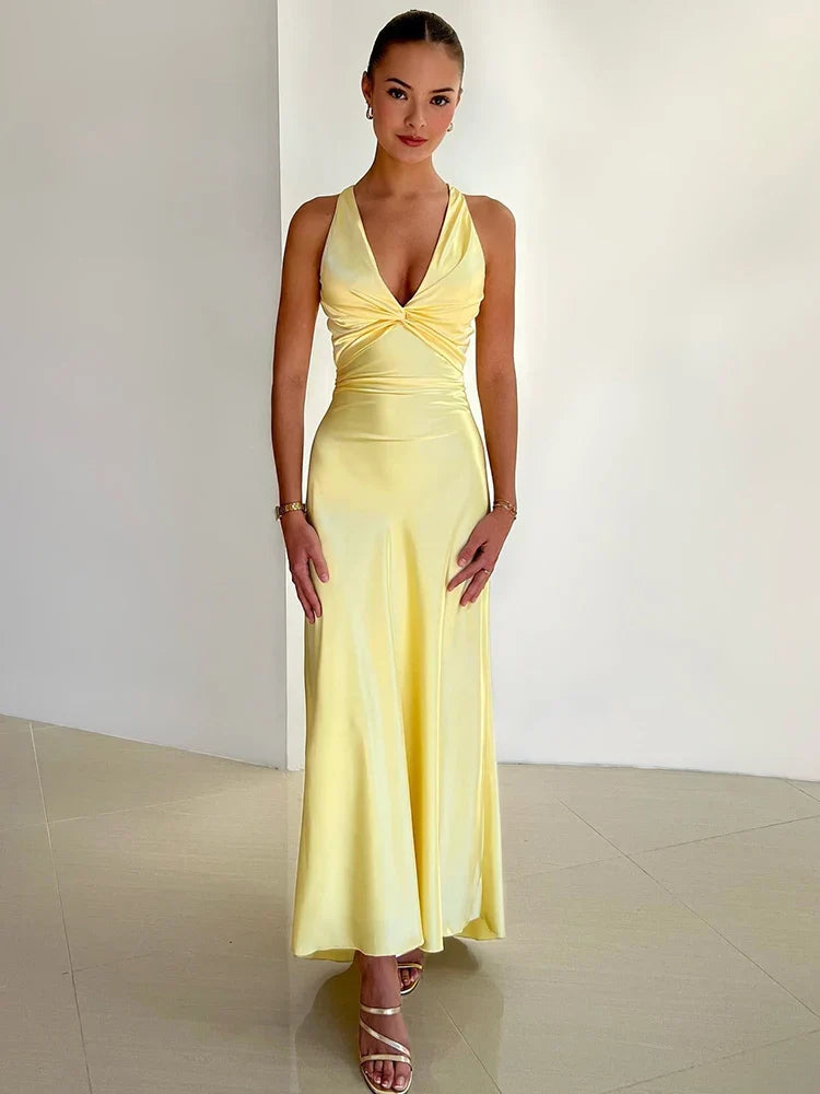 Robe de Soirée Élégante pour Femme – Longue et Satinée avec Col Plunging - LuxeStyle