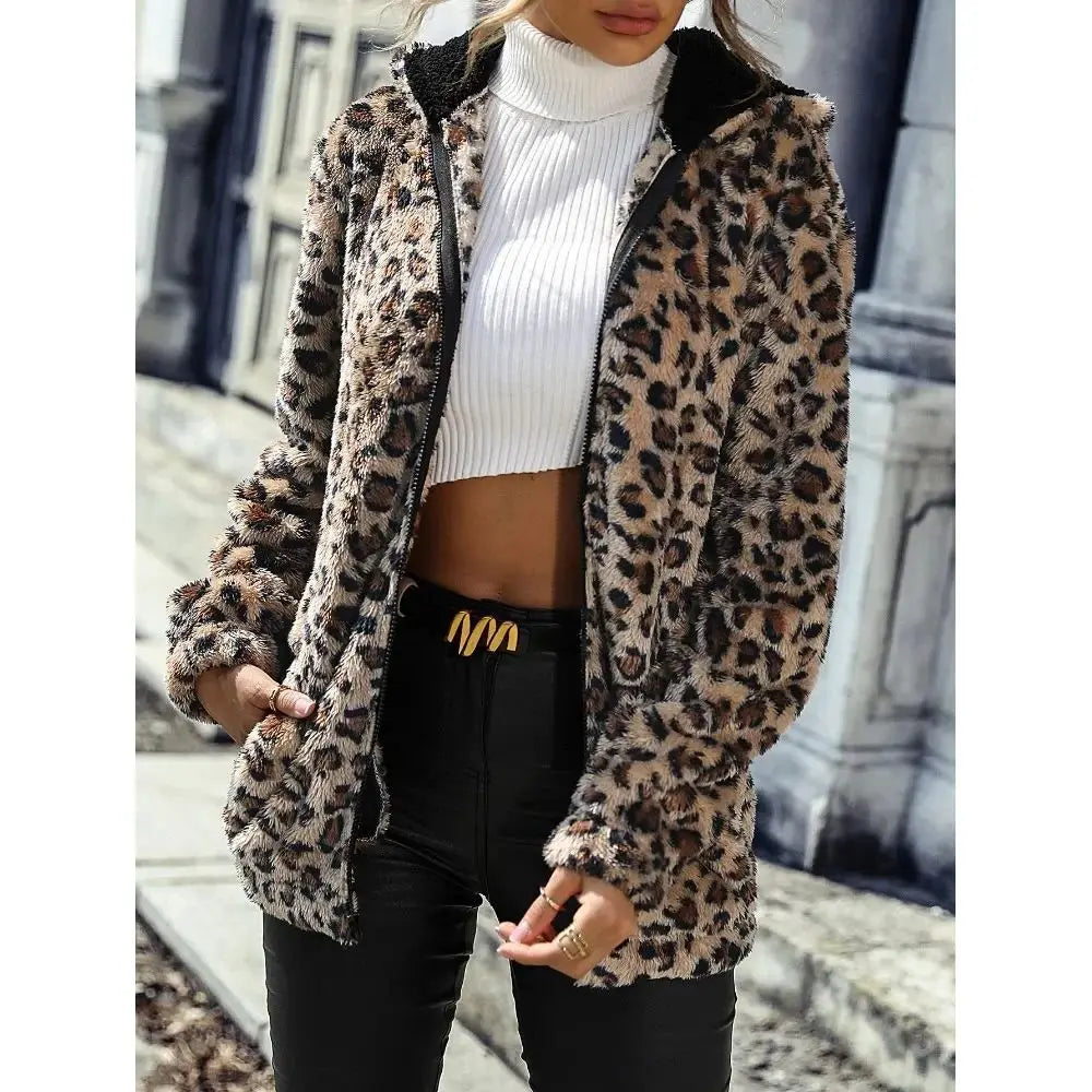 Veste Peluche Léopard Chic avec Capuche - LuxeStyle