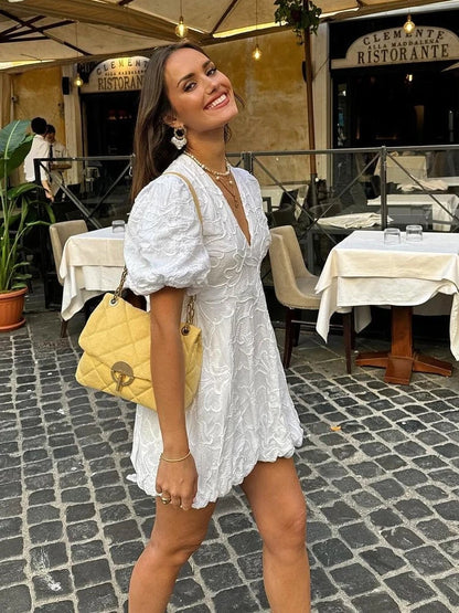 Robe Femme Blanche Raffinée avec Volants Délicats