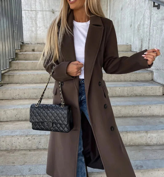 Manteau femme élégant brun avec sac à main noir satiné - LuxeStyle