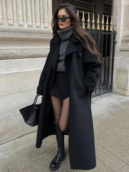 Manteau Femme Élégant Noir avec Col Roulé et Bottes Hautes - LuxeStyle