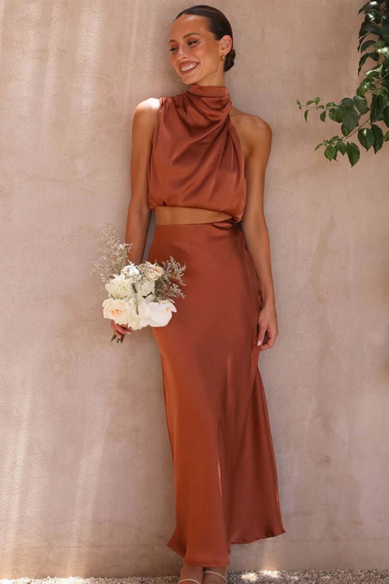 Robe de soirée en satin femme élégante sans manches beige