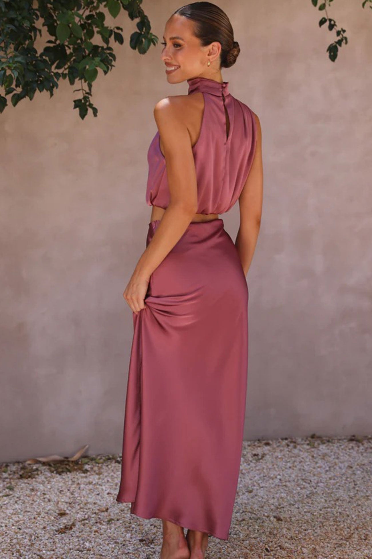 Robe de soirée en satin femme élégante sans manches beige