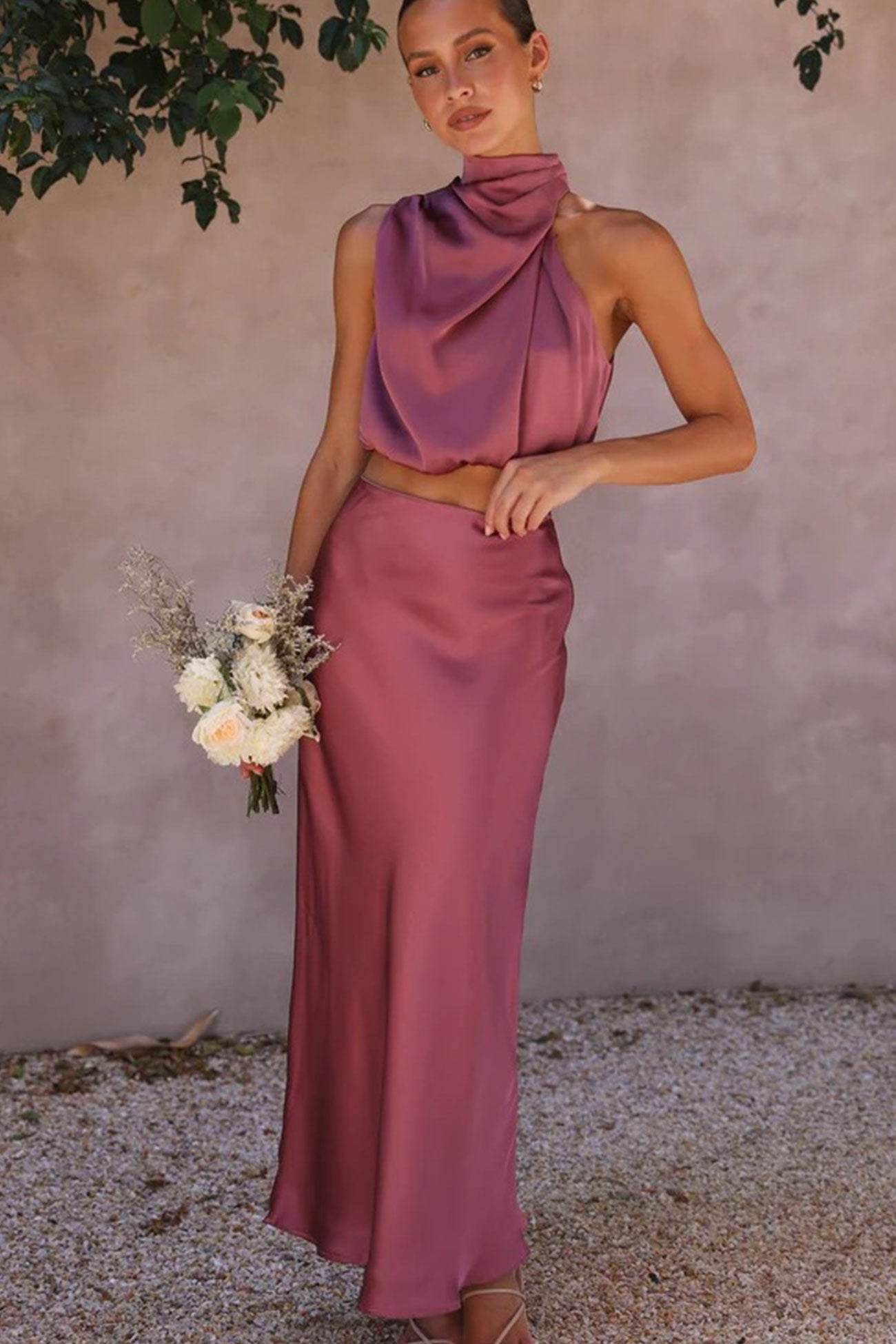 Robe de soirée en satin femme élégante sans manches beige
