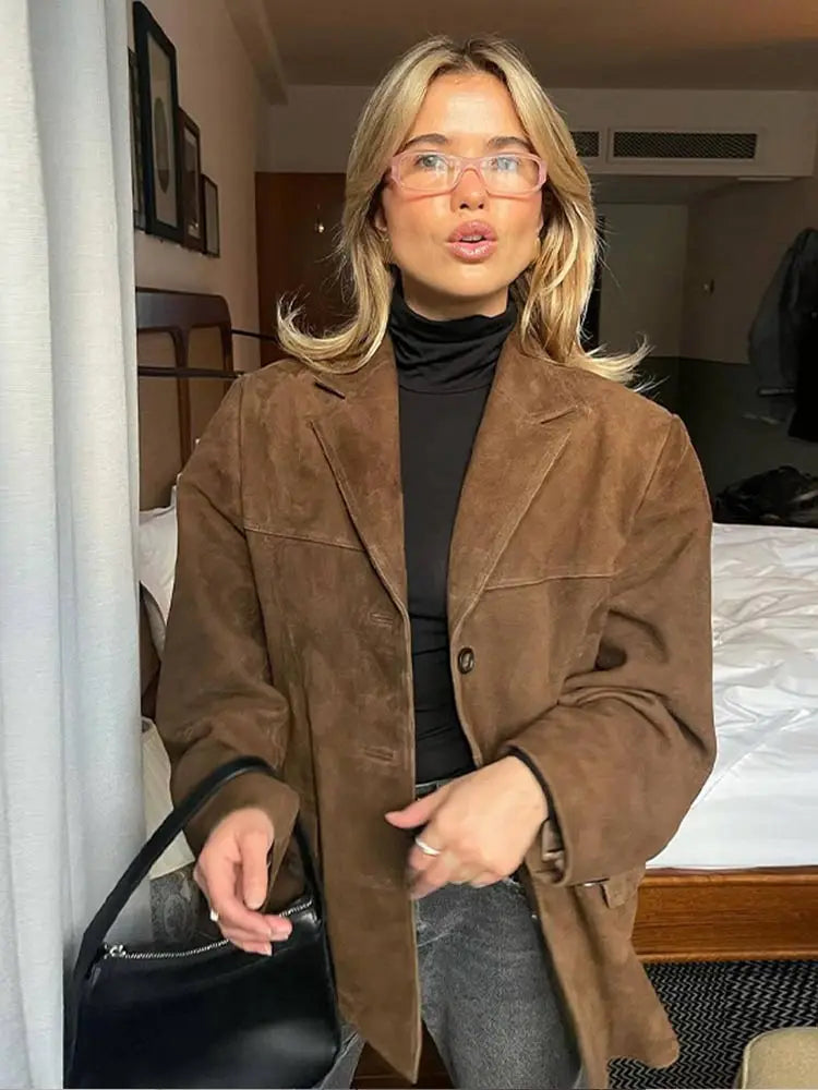 Veste cuir brun femme élégante à boutons