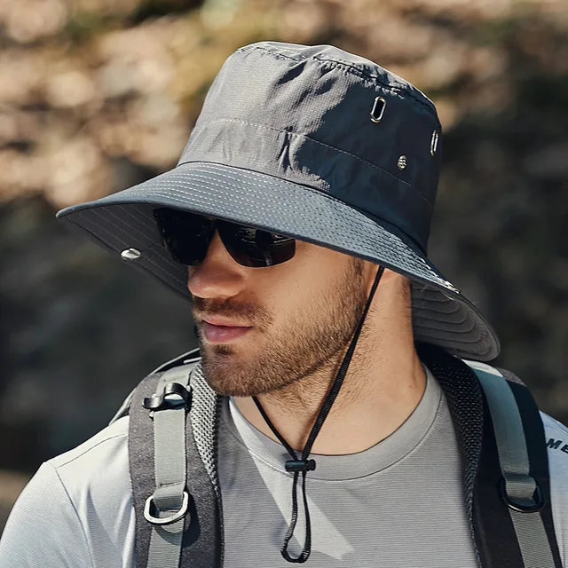 Casquette de sport avec mentonnière ajustable