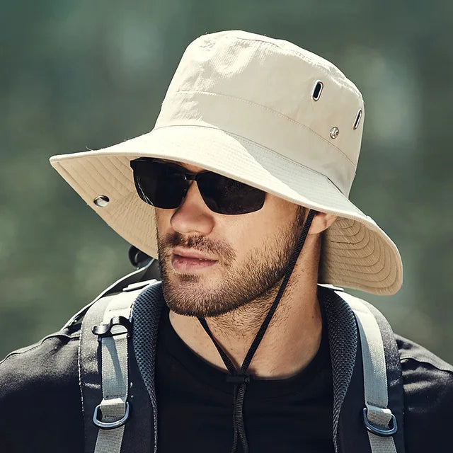 Casquette de sport avec mentonnière ajustable