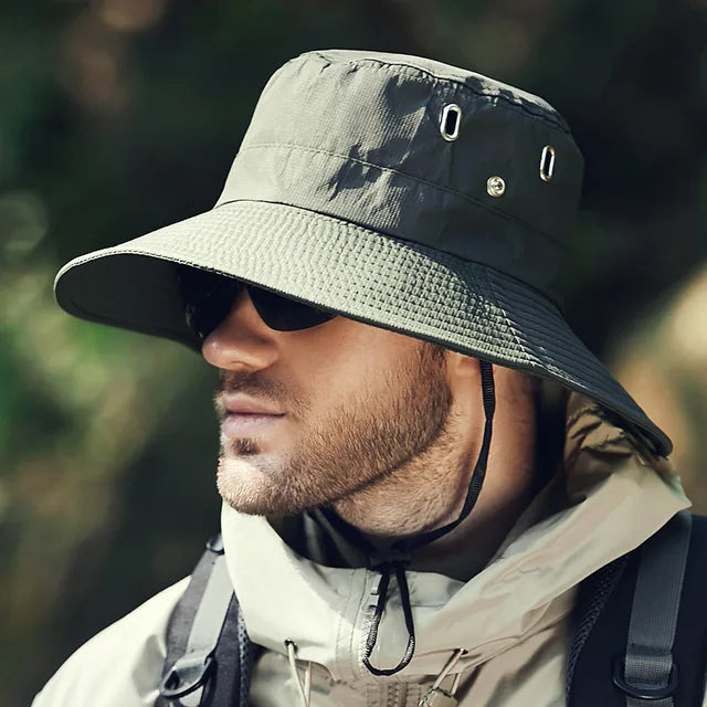 Casquette de sport avec mentonnière ajustable
