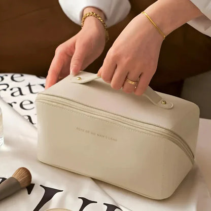 Yara - Boîte de maquillage design avec compartiments pratiques - LuxeStyle