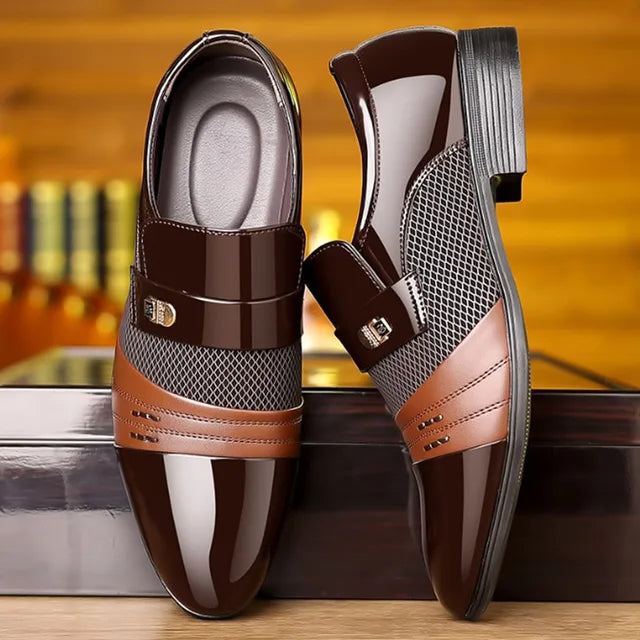 Chaussures élégantes en cuir noir brillant pour homme