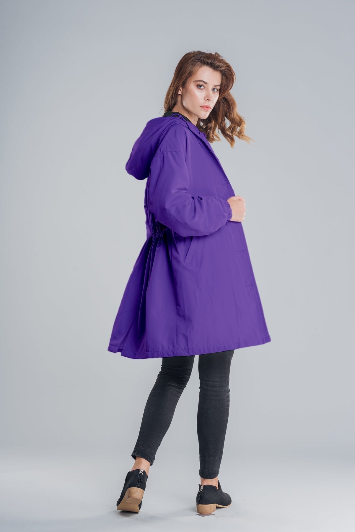 Imperméable mi-cuisse à capuche coupe trapèze pour femme