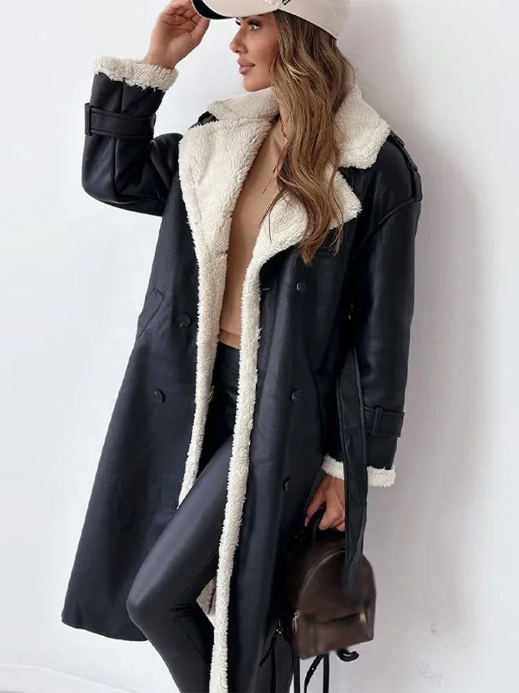 Trench-coat croisé en peau lainée pour femme