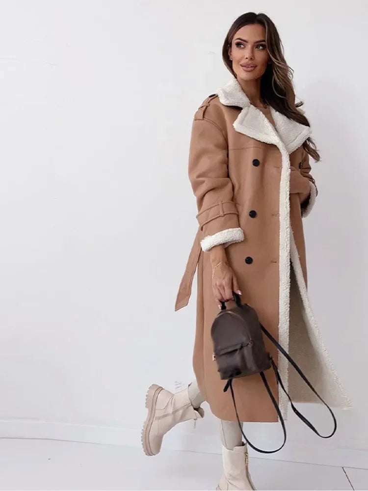 Trench-coat croisé en peau lainée pour femme