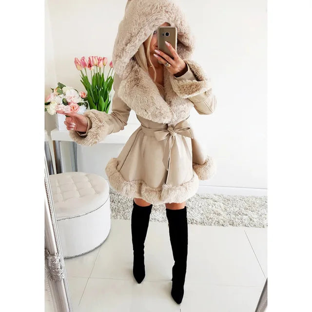 Manteau Femmes Hiver Long avec Capuche et Col Doublé - LuxeStyle