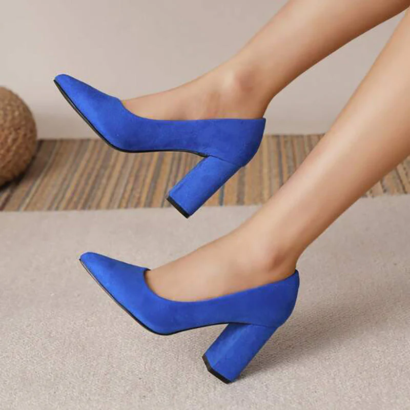 Chaussures femme élégantes en cuir noir à talons élevés