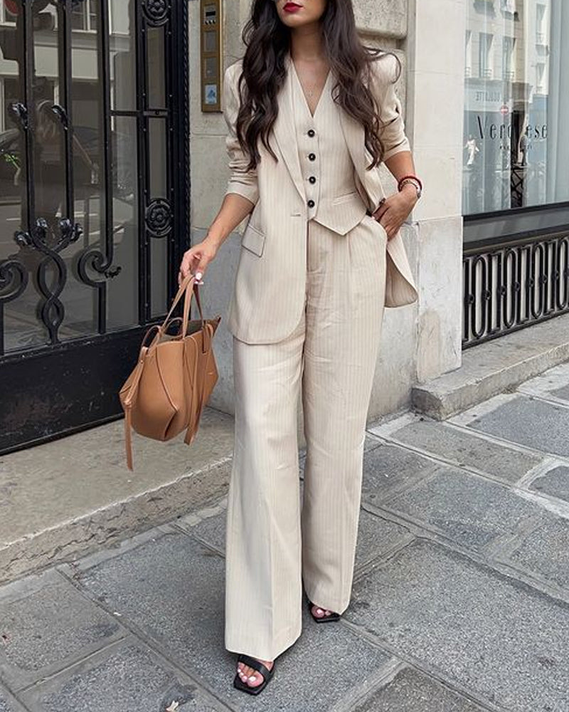 Costume Féminin Élégant avec Veste Tailleur et Gilet pour Femme - LuxeStyle
