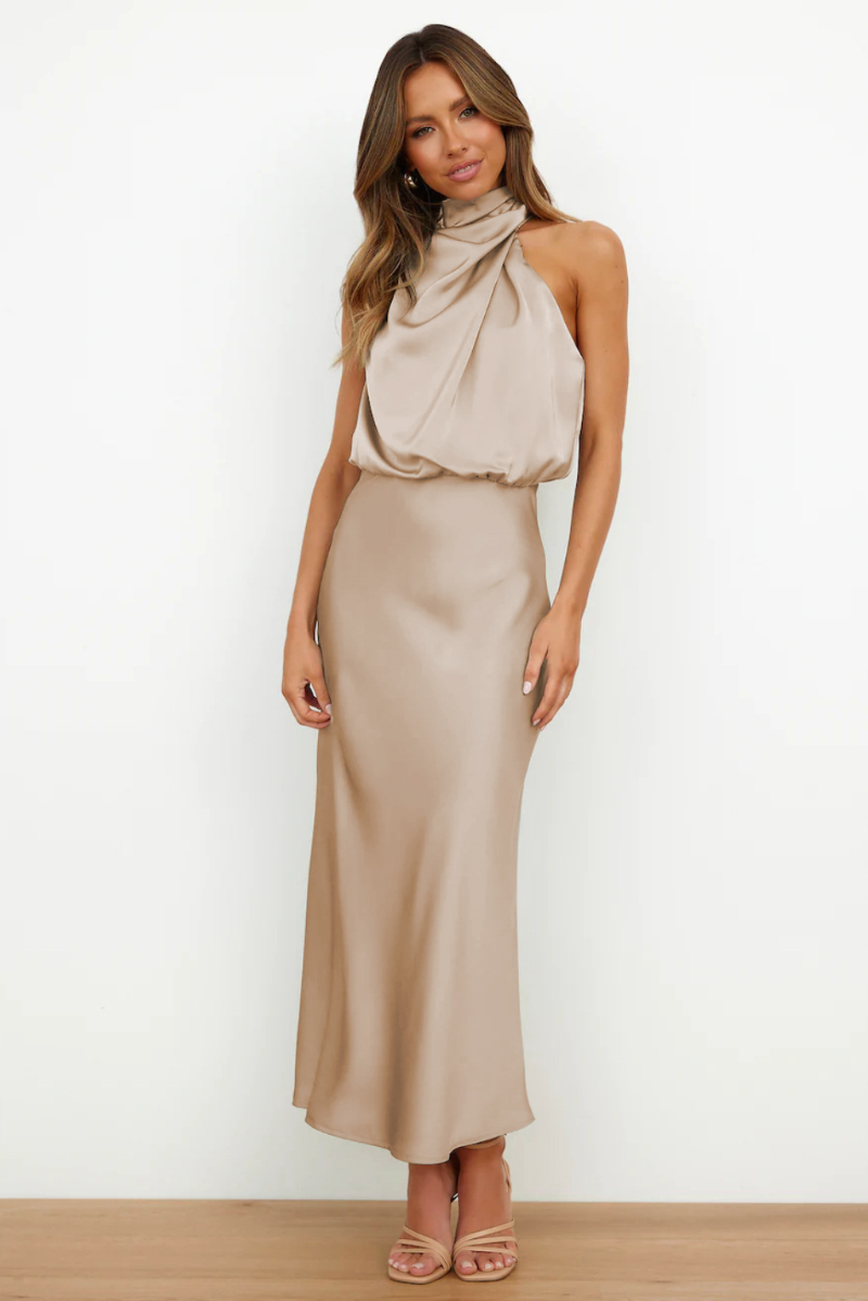 DrapeLux™ – Robe Longue Satinée à Col Drapé pour Femme