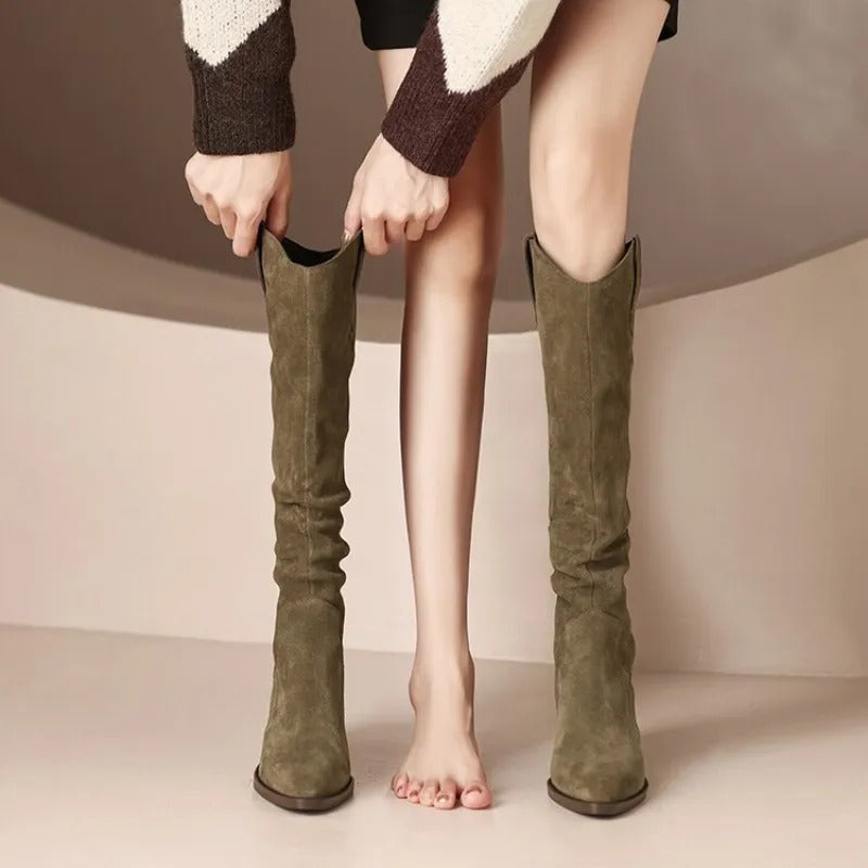 Bottes Hautes Élégantes au Style Chic et Raffiné