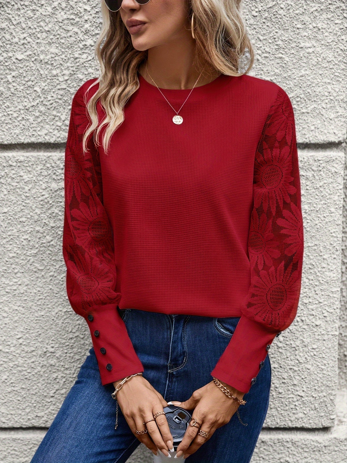 Blouse Féminine Crème à Manches Longues en Broderie Fleurie