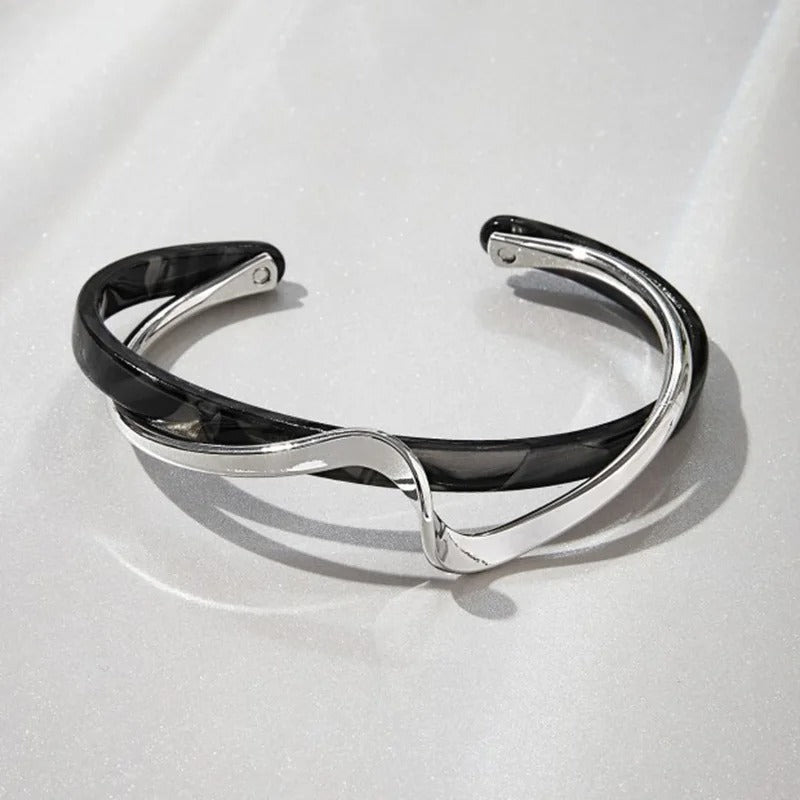 Bracelet Manchette Chic à Bords Ouvrants avec Motif Ondé