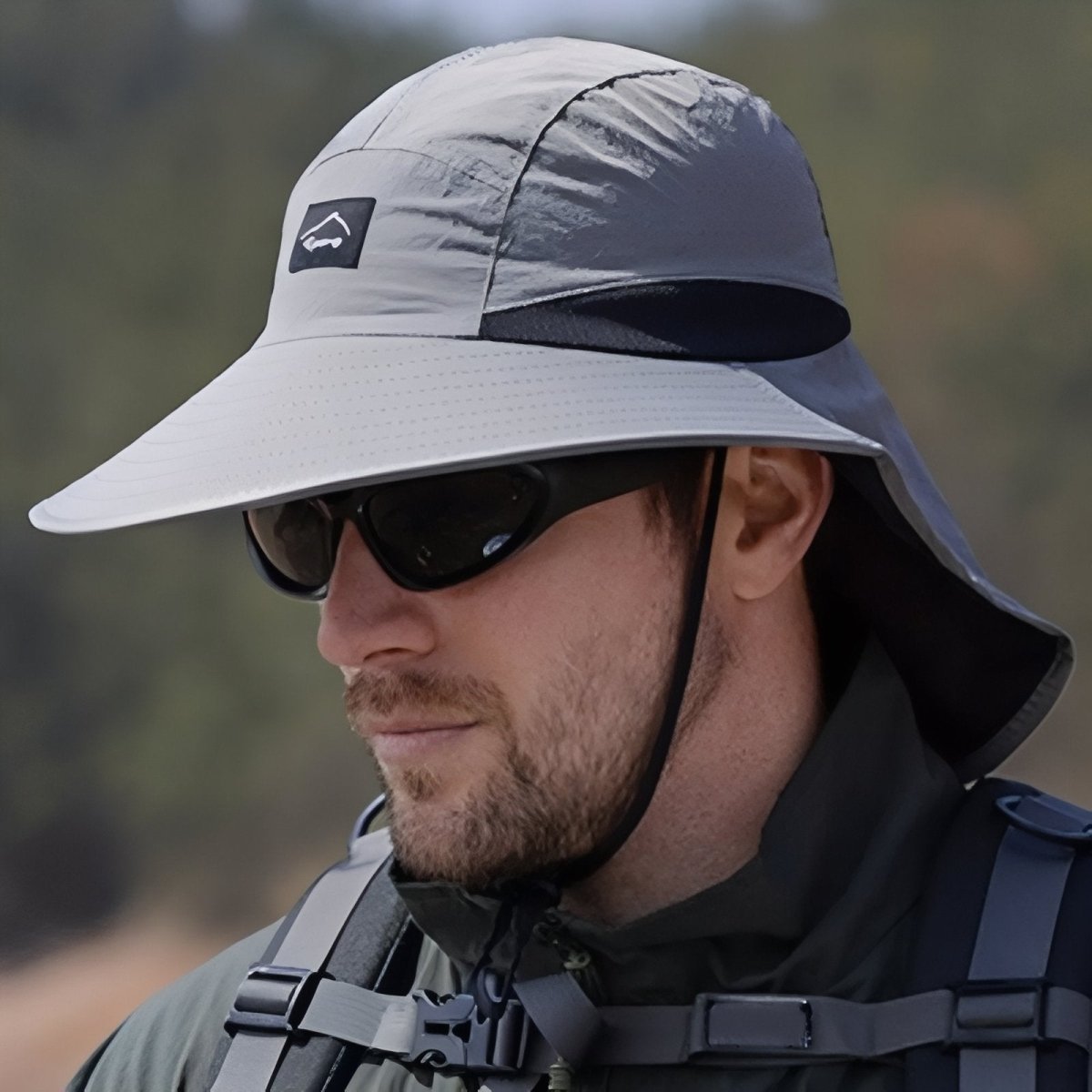 Chapeau de randonnée léger avec protection nuque → Casquette de marche légère avec couvre-nuque
